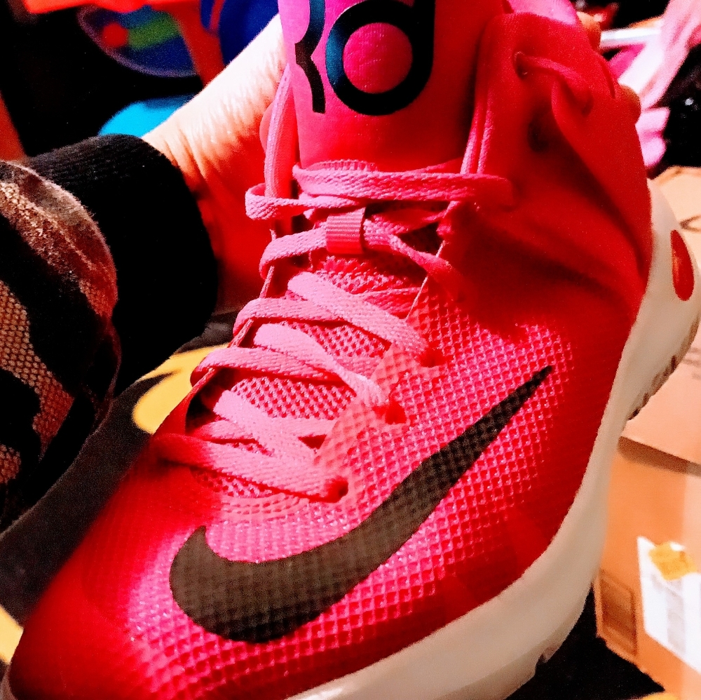 NIKE KD TREY 5 IV THINK PINK BREAST CANCER EDITION HOT PINK LIKE NEW SIZE 7